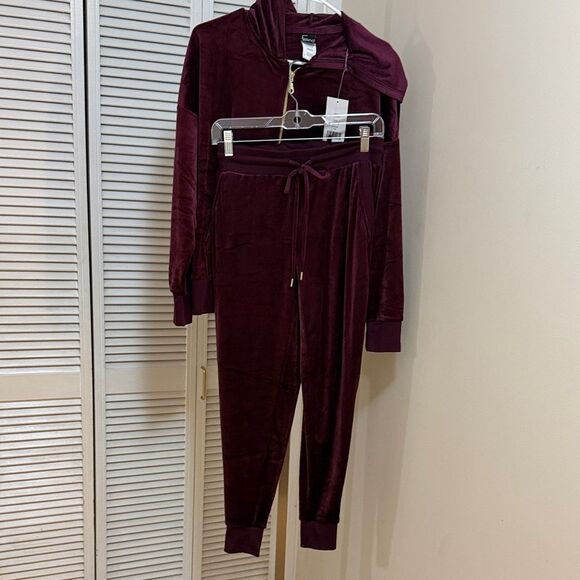 Felina Maroon Jogger Set